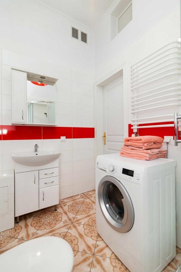 Три Кімнати Вулиця Грушевського 9 Центр Міста Львів Apartment Екстериор снимка
